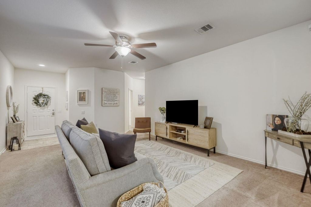 5805 Alomar CV, Del Valle, TX 78617