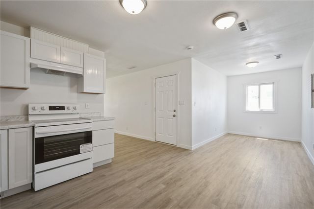 890 S 8th Street, Marion, IA 52302