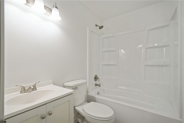 890 S 8th Street, Marion, IA 52302