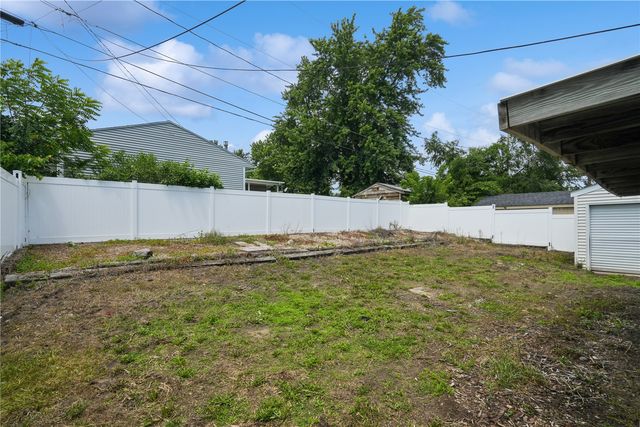 890 S 8th Street, Marion, IA 52302