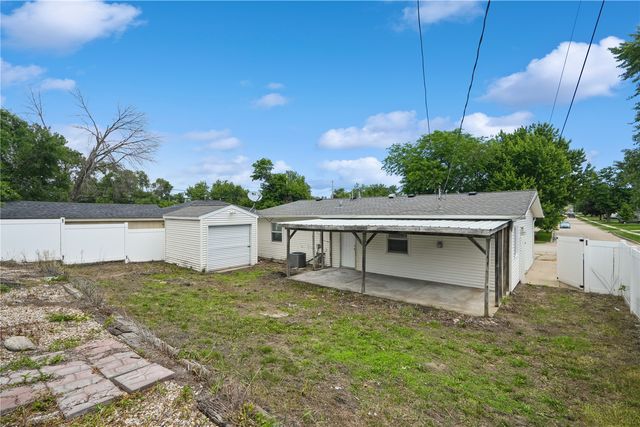 890 S 8th Street, Marion, IA 52302
