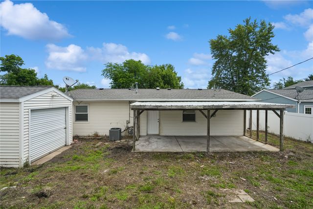 890 S 8th Street, Marion, IA 52302