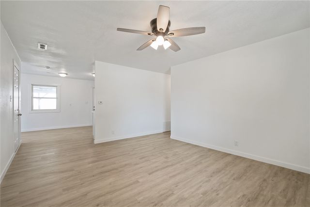 890 S 8th Street, Marion, IA 52302