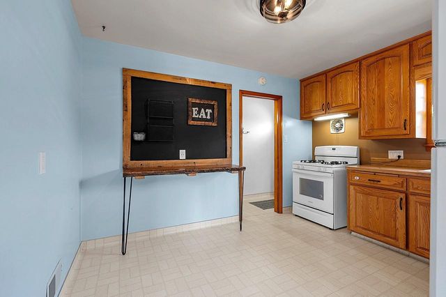 994 ROSCOE STREET, Green Bay, WI 54304