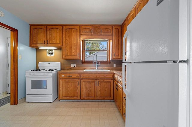994 ROSCOE STREET, Green Bay, WI 54304