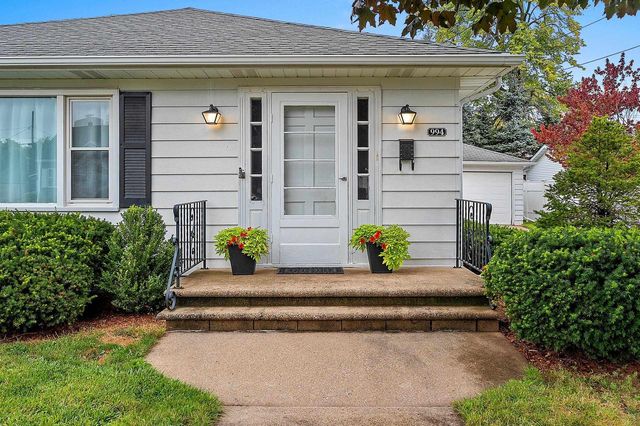 994 ROSCOE STREET, Green Bay, WI 54304