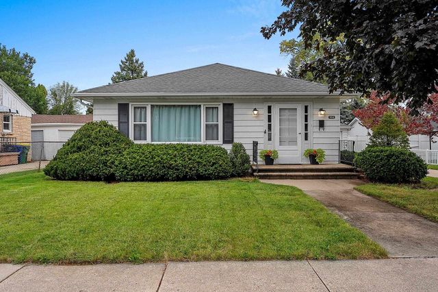 994 ROSCOE STREET, Green Bay, WI 54304