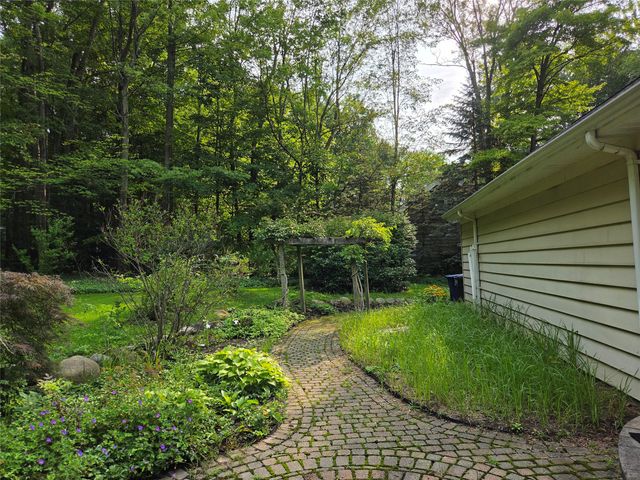 5665 WINTHROP Drive, Fairview, PA 16506