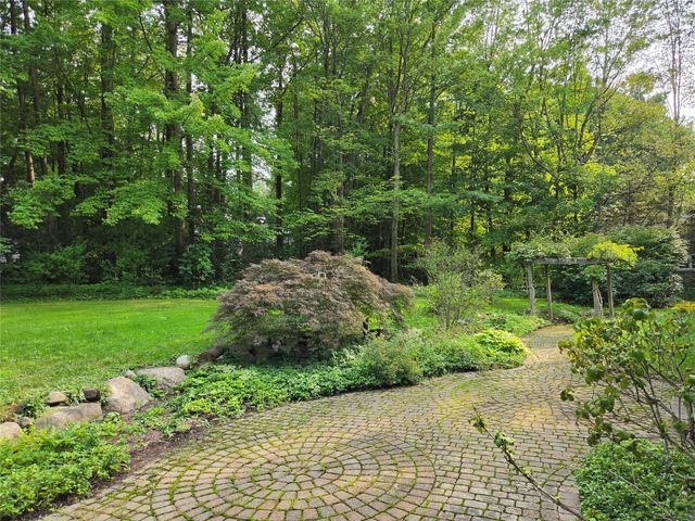 5665 WINTHROP Drive, Fairview, PA 16506