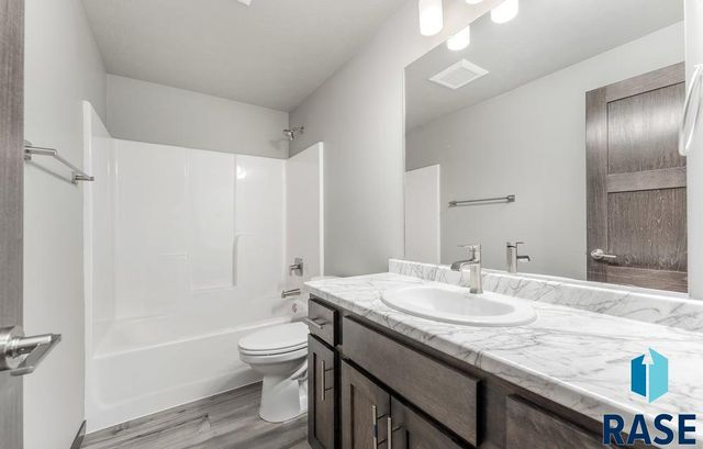 1908 N Concord Dr Drive, Sioux Falls, SD 57110