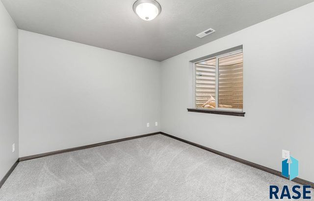 1908 N Concord Dr Drive, Sioux Falls, SD 57110