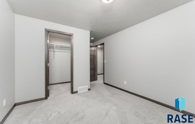 1908 N Concord Dr Drive, Sioux Falls, SD 57110