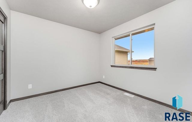 1908 N Concord Dr Drive, Sioux Falls, SD 57110