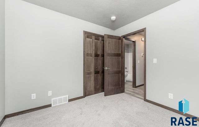 1908 N Concord Dr Drive, Sioux Falls, SD 57110