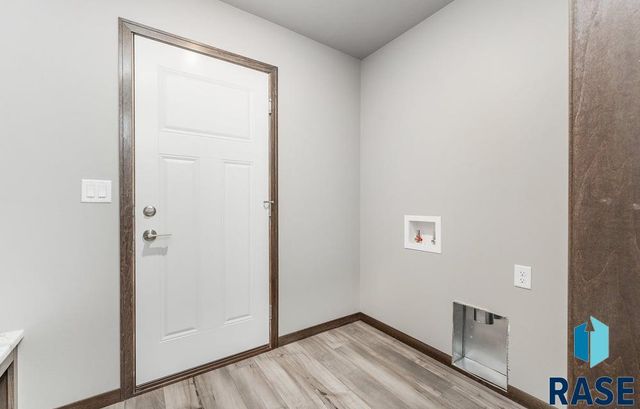 1908 N Concord Dr Drive, Sioux Falls, SD 57110