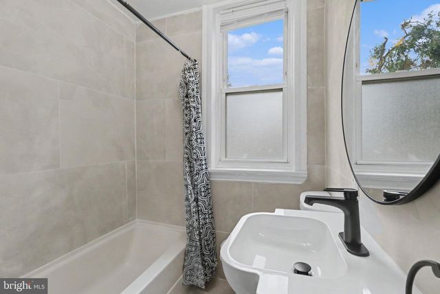 1712 ELM ST, Harrisburg, PA 17103