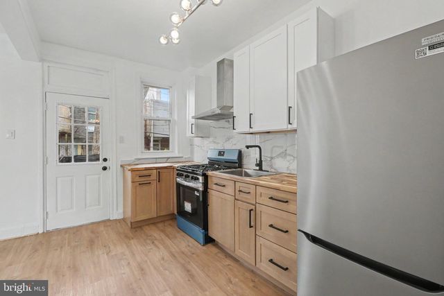 1712 ELM ST, Harrisburg, PA 17103