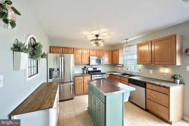 1079 HEARTHRIDGE LN, York, PA 17404
