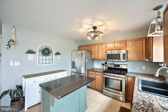 1079 HEARTHRIDGE LN, York, PA 17404