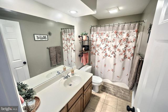 1079 HEARTHRIDGE LN, York, PA 17404
