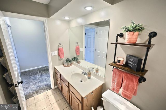 1079 HEARTHRIDGE LN, York, PA 17404