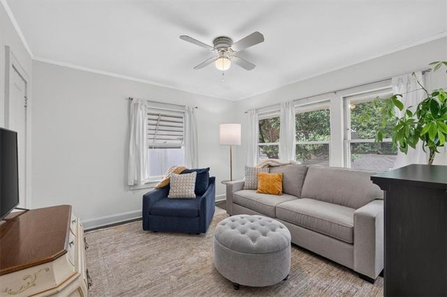 820 W 72nd Street, Kansas City, MO 64114