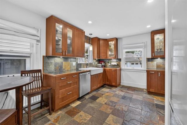 820 W 72nd Street, Kansas City, MO 64114