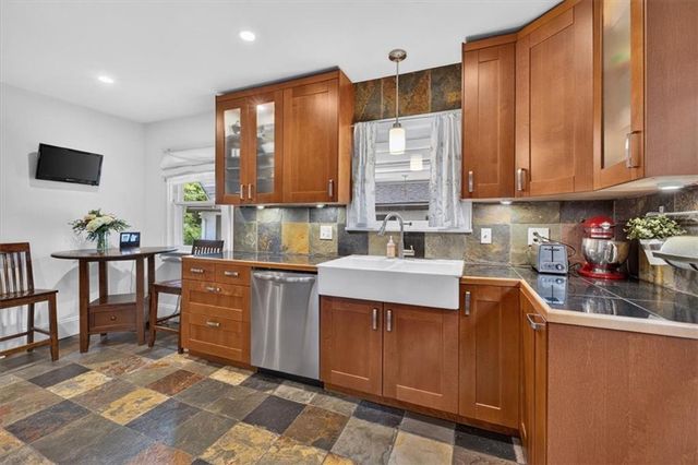 820 W 72nd Street, Kansas City, MO 64114
