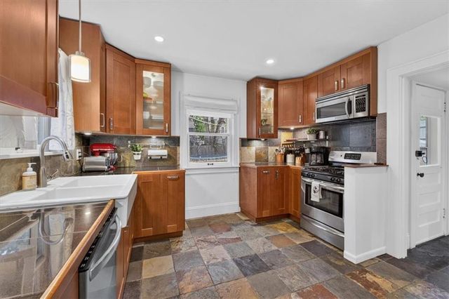820 W 72nd Street, Kansas City, MO 64114