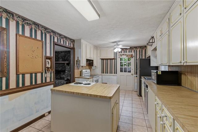 328 Lake Forest Drive, Acworth, GA 30102