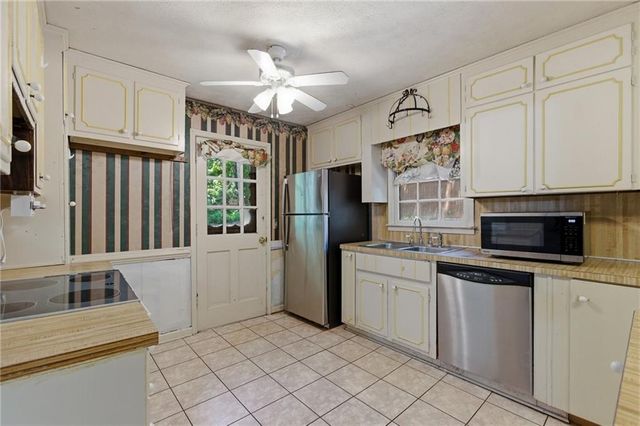 328 Lake Forest Drive, Acworth, GA 30102