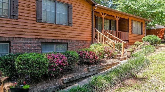 328 Lake Forest Drive, Acworth, GA 30102
