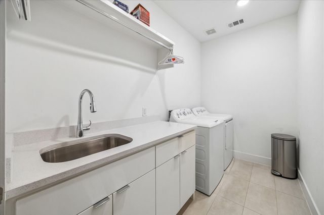 4532 Sunburst Street, Bellaire, TX 77401