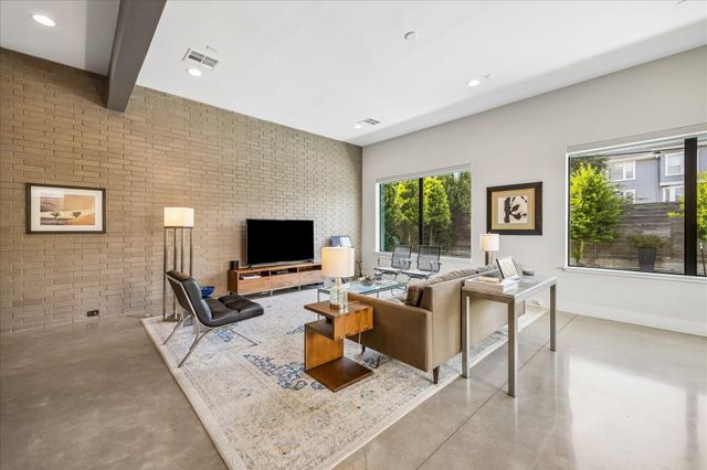 4532 Sunburst Street, Bellaire, TX 77401