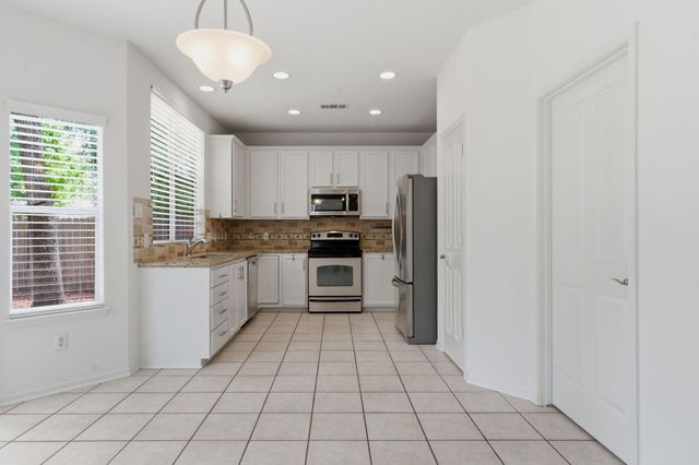 66 Hidden Meadow Drive, The Woodlands, TX 77382