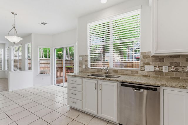 66 Hidden Meadow Drive, The Woodlands, TX 77382