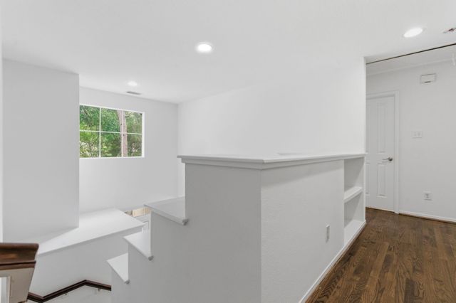 66 Hidden Meadow Drive, The Woodlands, TX 77382