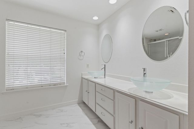 66 Hidden Meadow Drive, The Woodlands, TX 77382