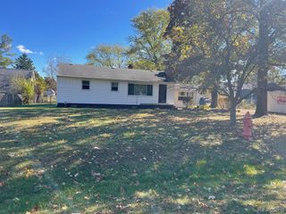 2990 Marietta Avenue, Waterford, MI 48329