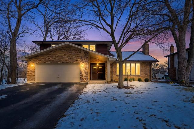 5721 Vial Parkway, La Grange Highlands, IL 60525
