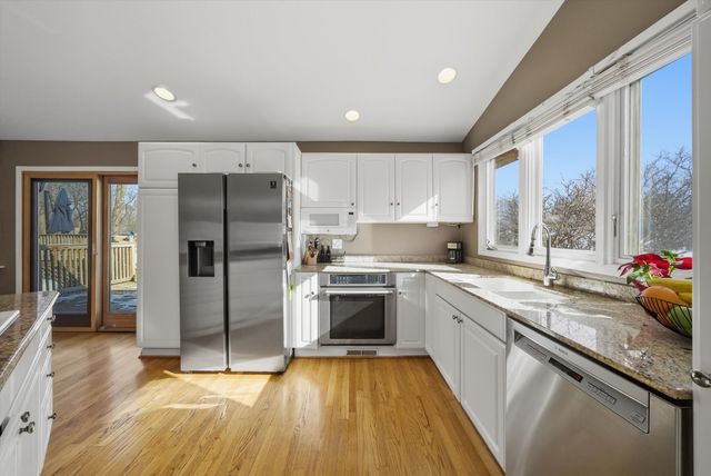 5721 Vial Parkway, La Grange Highlands, IL 60525