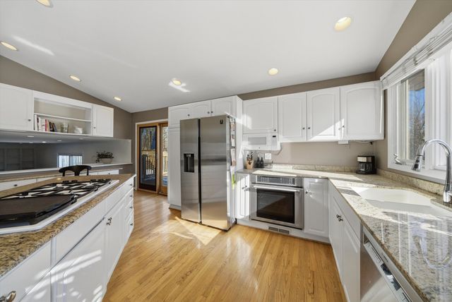 5721 Vial Parkway, La Grange Highlands, IL 60525