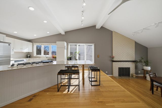 5721 Vial Parkway, La Grange Highlands, IL 60525