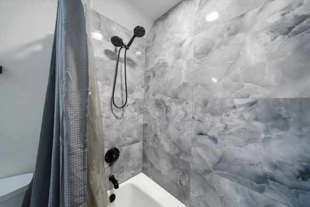 5721 Vial Parkway, La Grange Highlands, IL 60525