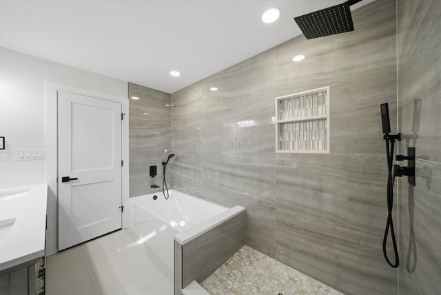 5721 Vial Parkway, La Grange Highlands, IL 60525