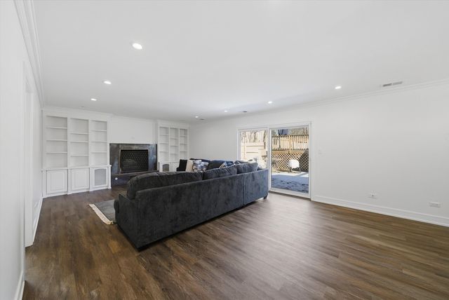 5721 Vial Parkway, La Grange Highlands, IL 60525