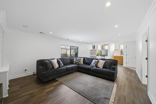 5721 Vial Parkway, La Grange Highlands, IL 60525