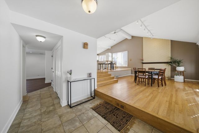 5721 Vial Parkway, La Grange Highlands, IL 60525