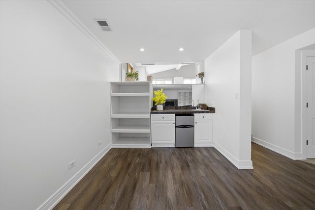 5721 Vial Parkway, La Grange Highlands, IL 60525