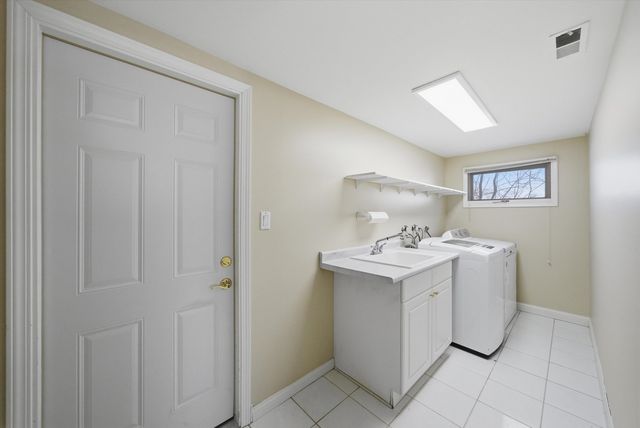 5721 Vial Parkway, La Grange Highlands, IL 60525